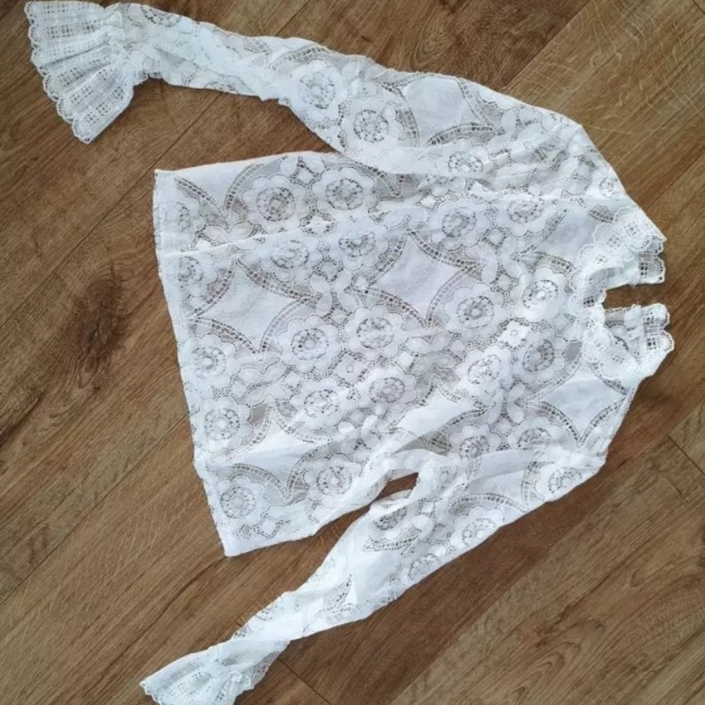 Last 1 💕Lace Cap Neck Top with Bell Sleeve - Picture 7 of 8